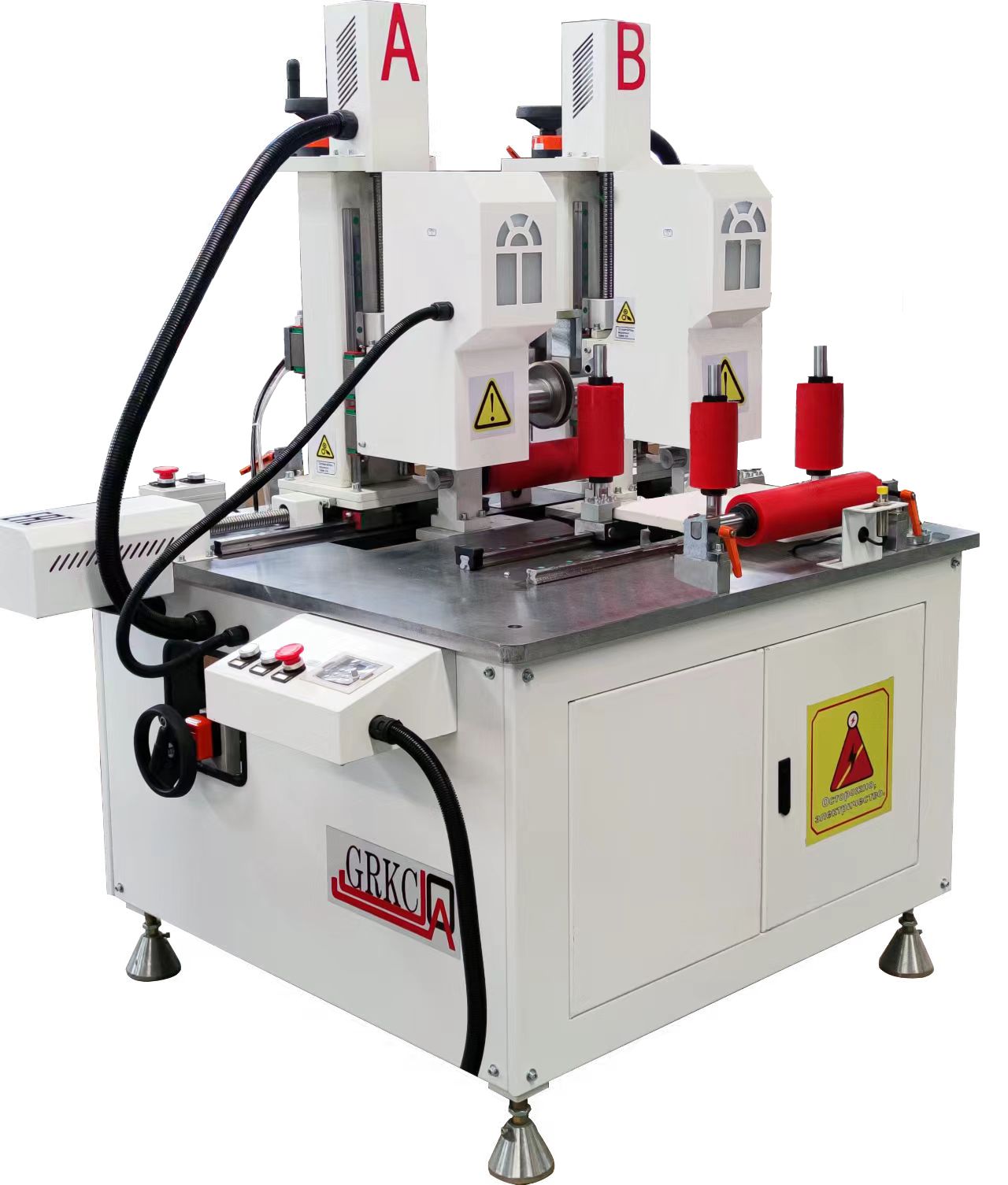 在隔熱斷橋鋁型材的生產過程中,設備的選擇直接影響生產效率和產品質量