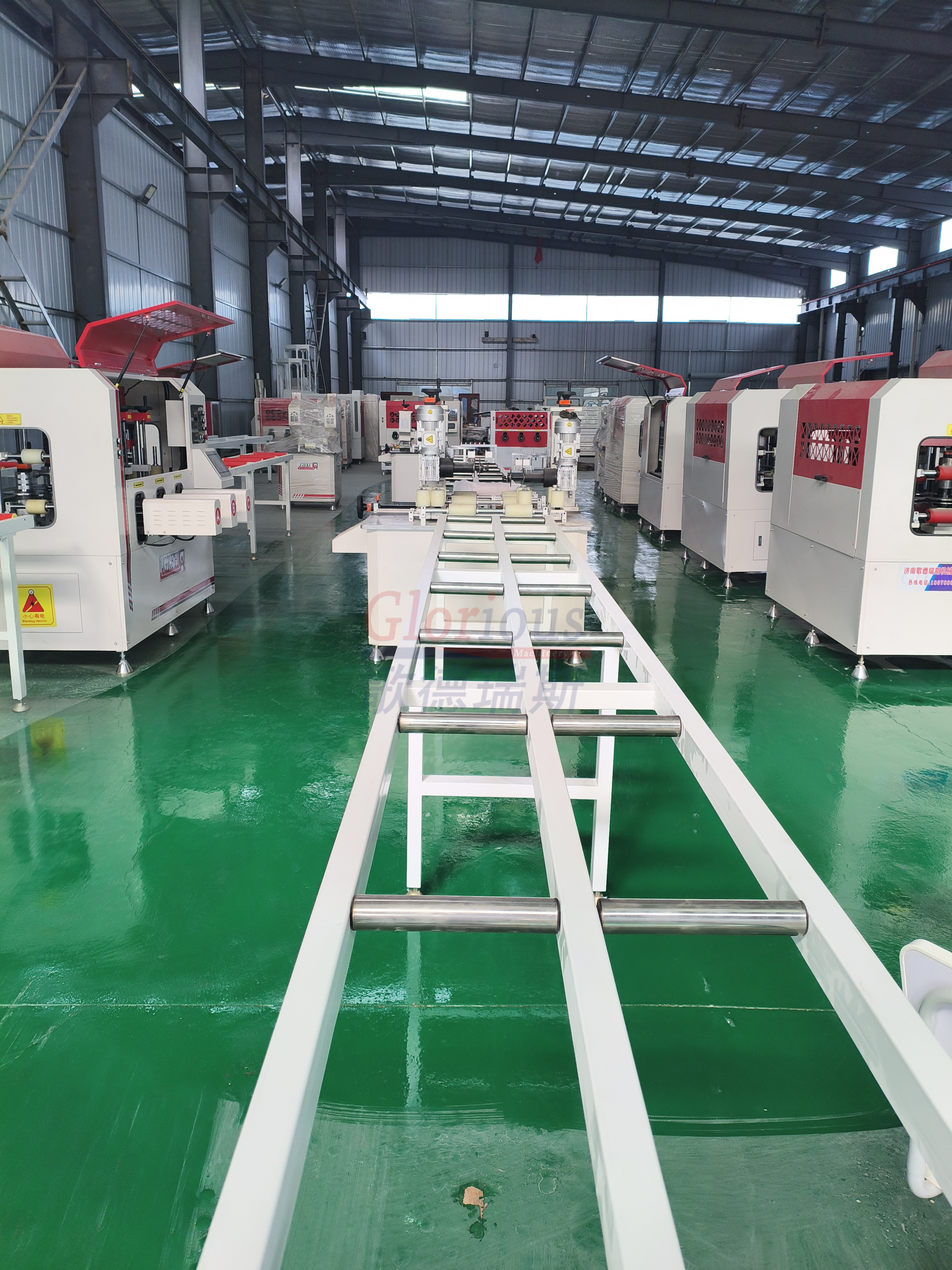 斷橋鋁開齒穿條設(shè)備在建筑行業(yè)的應(yīng)用案例