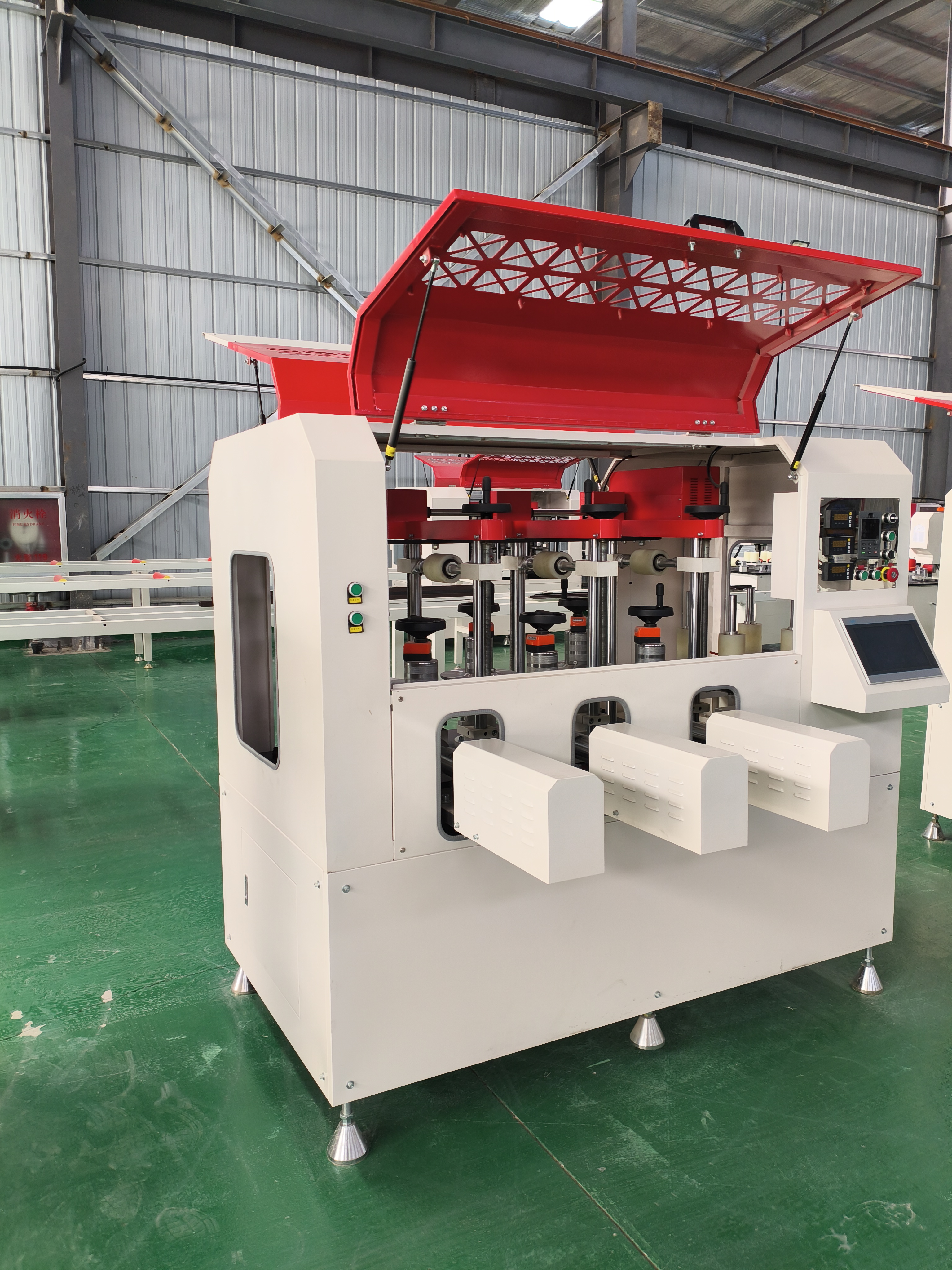 選擇斷橋鋁門窗設(shè)備時(shí)的技術(shù)參數(shù)與考慮因素